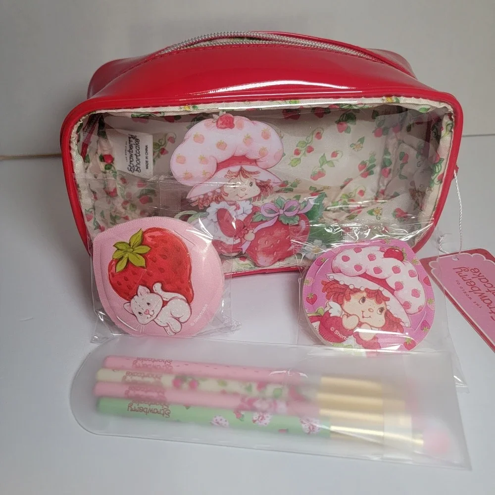 Strawberry Shortcake Large Makeup Cosmetic Bag & 4 Eye Brushes & 2 Applicators